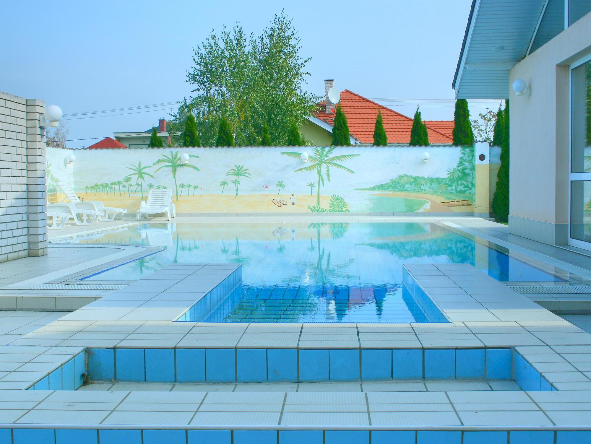 Ket Korona Konferencia Es Wellness Hotel バラトンサールソー エクステリア 写真